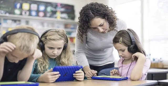 teacher showing her students 